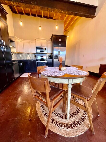 Building Photo - 719 S. Baker St.