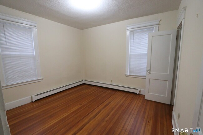 Building Photo - 814 Orange St