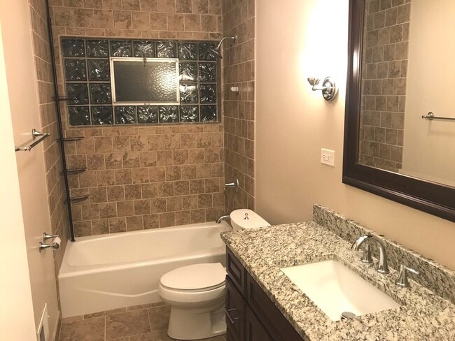 Building Photo - 819 Tomawadee Dr