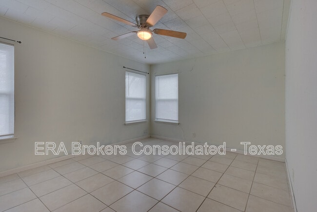 Building Photo - 5815 Pyle St