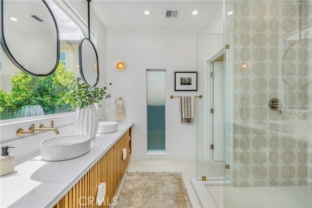 Building Photo - 2240 Ewing St