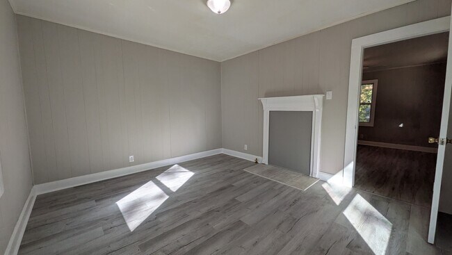 Building Photo - 110 Dye St