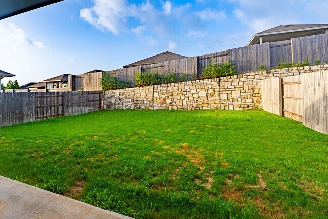 Building Photo - Spacious Buda Beauty Offering Open-Concept Living and Flexible Space for Every Lifestyle!