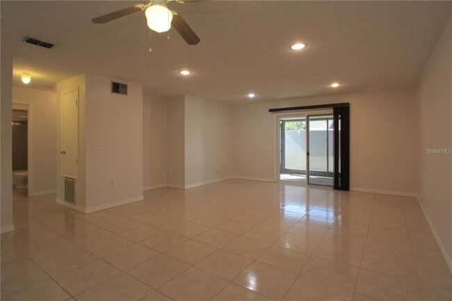 Building Photo - 215 Dorchester Square