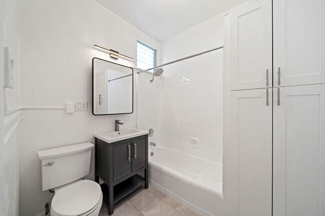 Building Photo - 1619 Gough St