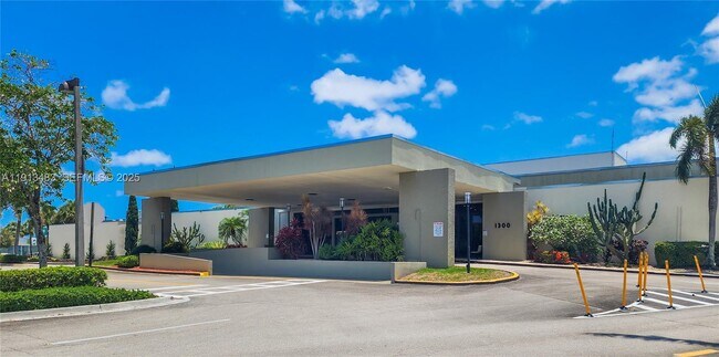 Building Photo - 4301 Martinique Cir