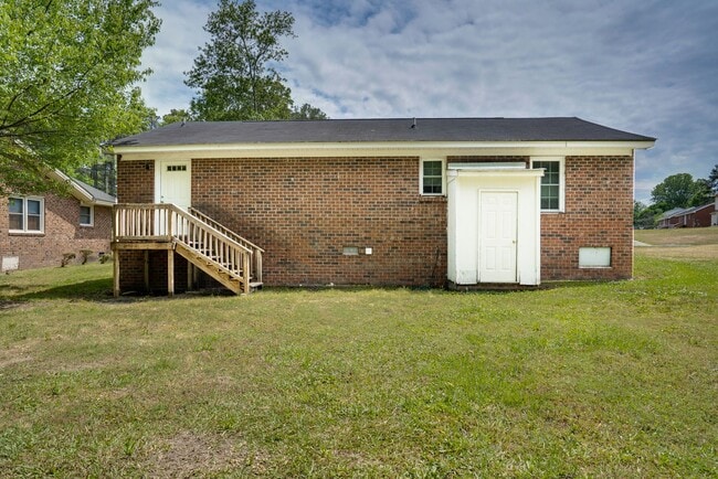 Building Photo - 1724 Vernon Rd