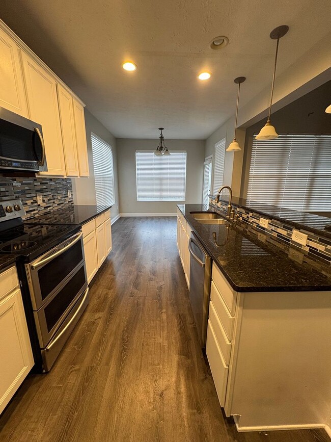 Building Photo - Gorgeous 3 bdr/3.5 bath Home in Centerville/Springboro Area