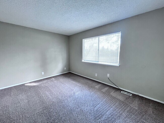 Building Photo - Two Bedroom One Bathroom Apartment