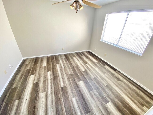 Building Photo - STUNNING 2 BEDROOM, 2 BATH CONDO LOCATED I...