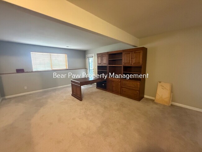 Building Photo - Charming 2-Bed Townhome in North Evergreen!