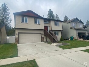 Building Photo - 4 bedrooms 3 baths-Mead School District Ho...