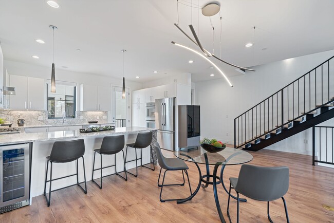 Building Photo - LUX 3BD, 5BA Townhome Near Cherry Creek, C...