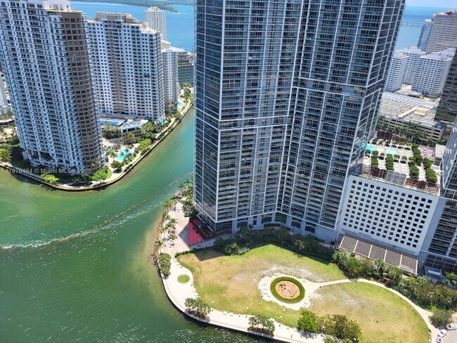 Primary Photo - 200 Biscayne Blvd Way