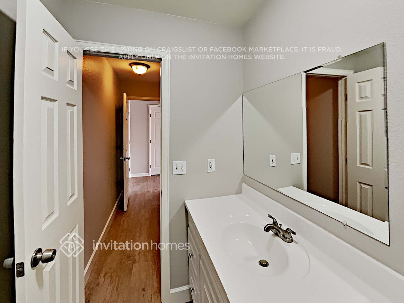 Building Photo - 3315 S Dunkirk Way