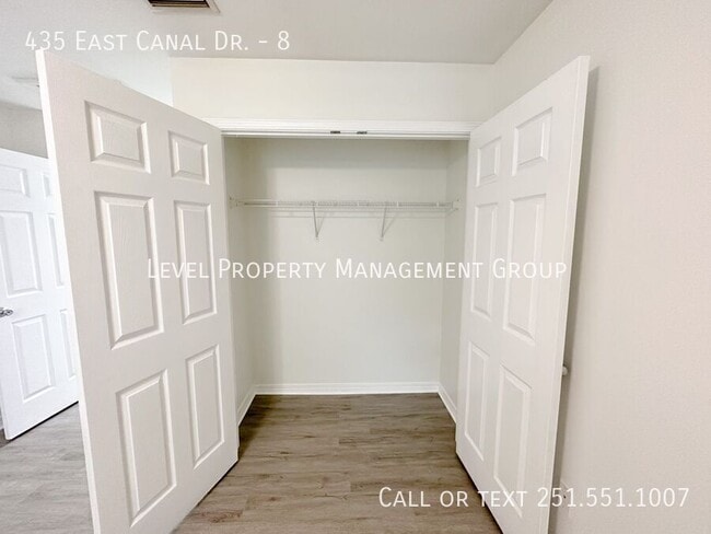 Building Photo - 435 E Canal Dr