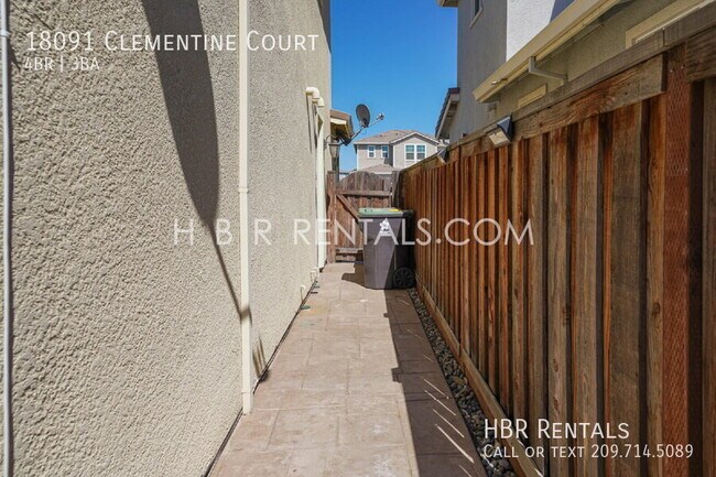 Building Photo - 18091 Clementine Ct
