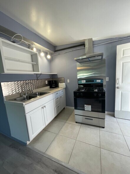 Building Photo - 6439 Graves Ave