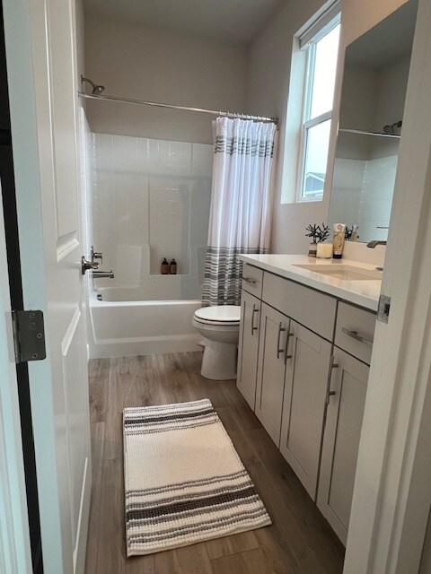 Second Bedroom Bathroom - 379 E Park St