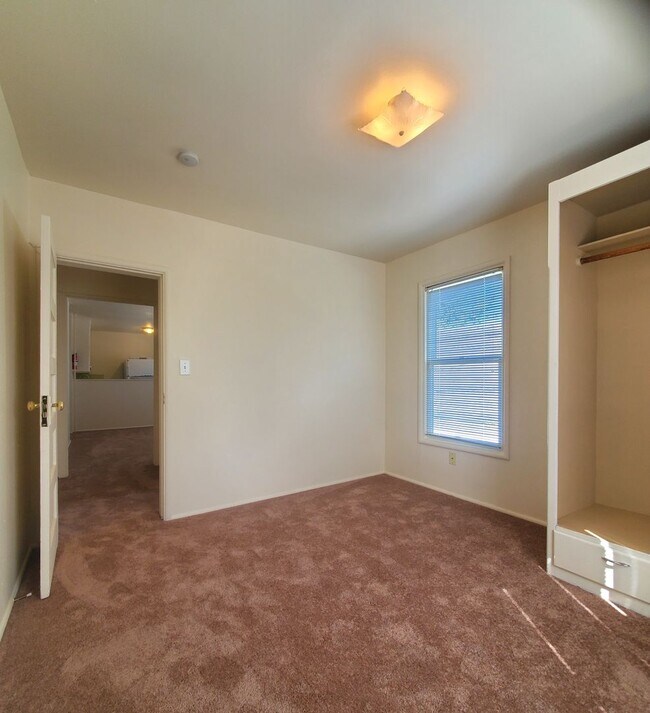 Building Photo - 1301 S 52nd St