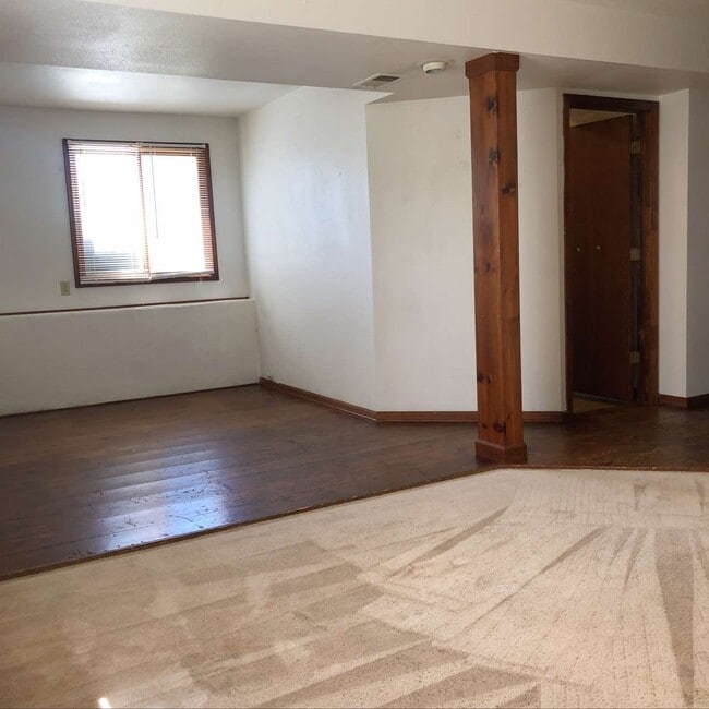 Building Photo - 725 Marigold Ln