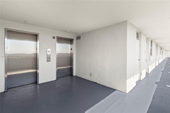 Building Photo - 3703 NE 166th St