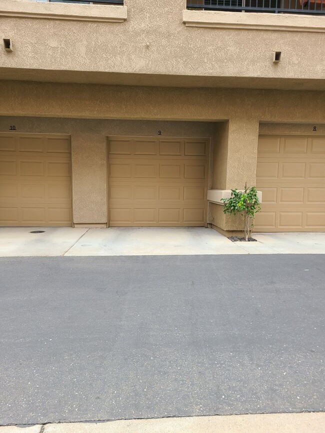 Building Photo - Gated 2 Bdrm, 2 Bath Condo in Folsom Madro...