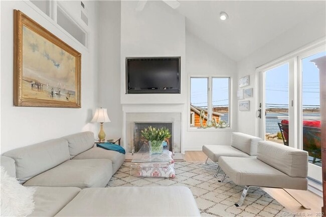 Building Photo - 4 Scofield Pl