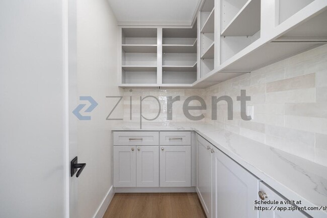 Building Photo - 5002 Plainview Rd