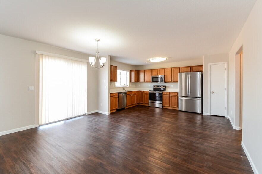 Building Photo - 5564 S 240th Dr