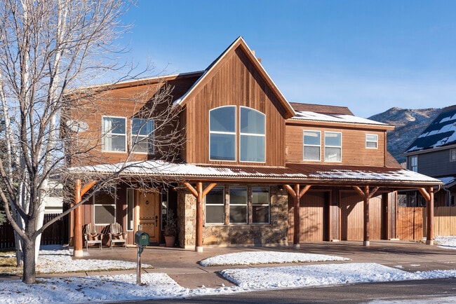 Primary Photo - 211 Juniper Ct