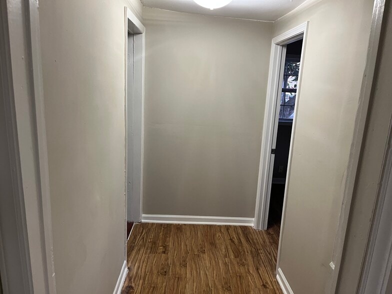 Building Photo - 914 Fir Pl