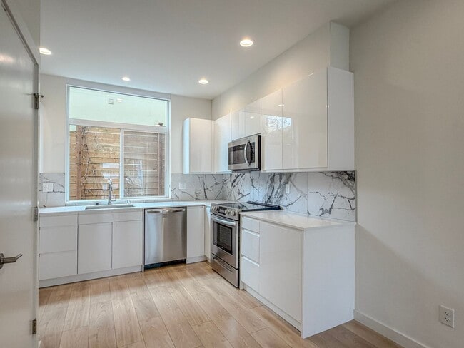 Building Photo - Newer Construction 2bd/2bth Madison Valley Townhome, $3,300/mo.