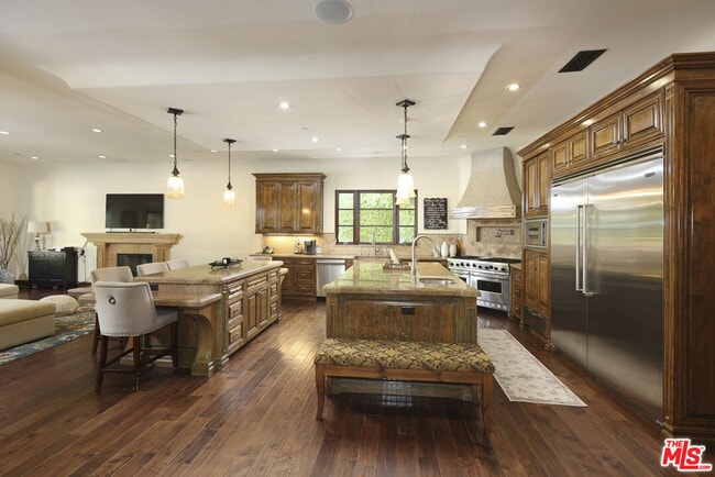 Building Photo - 4718 White Oak Ave