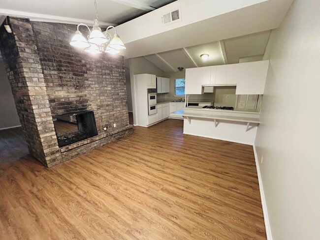 Building Photo - 3/2 Home off Walzem in North East San Antonio