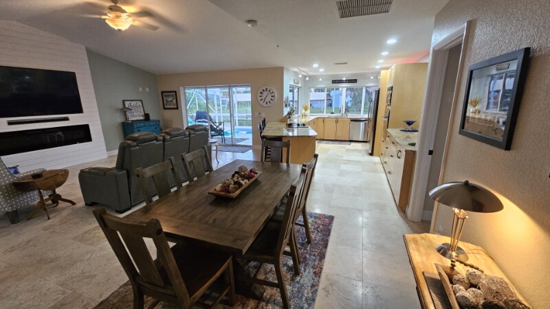 Building Photo - 3354 Dover Dr