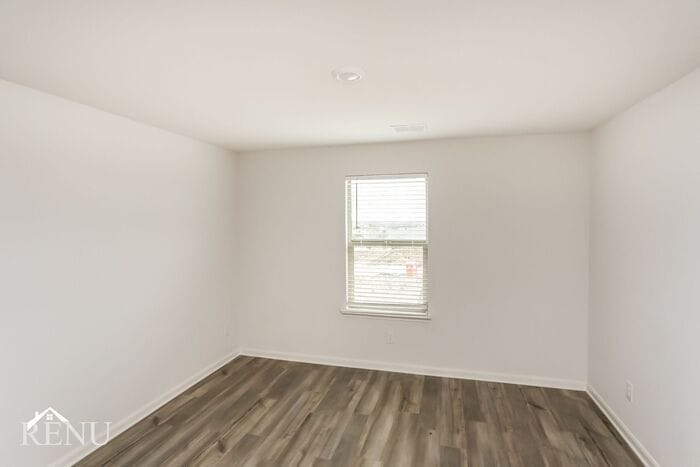 Building Photo - 1910 Hialeah Dr