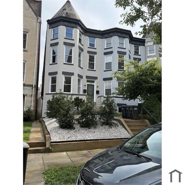 Building Photo - 1354 Girard St NW