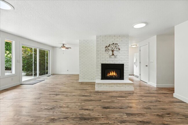 Building Photo - 2448 Margery St