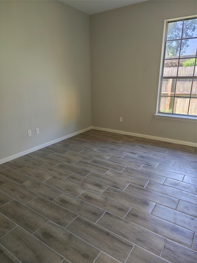 Building Photo - 1301 Blueberry Ln