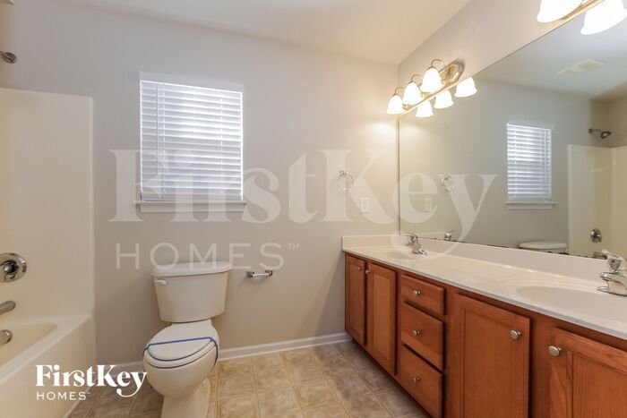 Building Photo - 8305 Stone Crest Dr