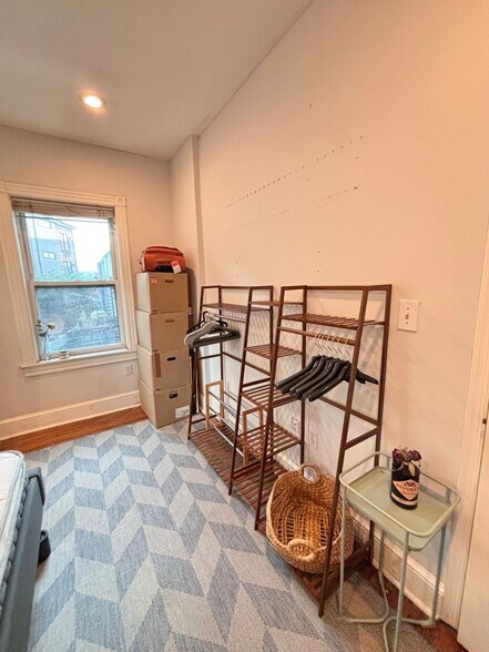 Available bedroom - 27 Q St NW