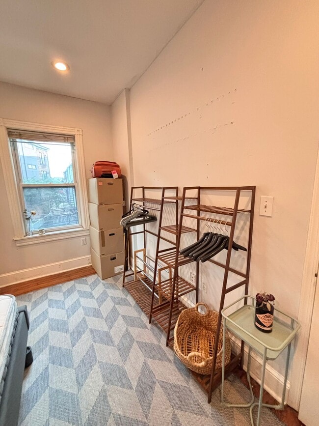 Available bedroom - 27 Q St NW
