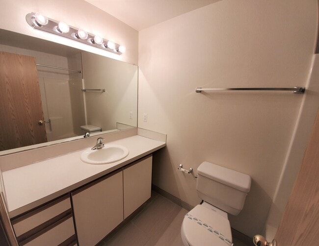 Building Photo - Maurina1