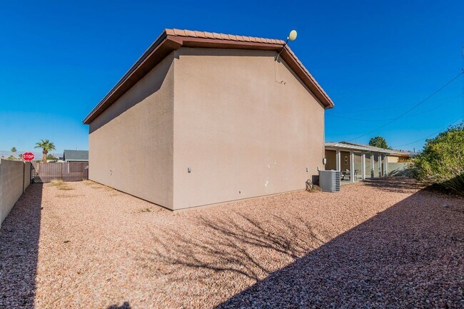 Building Photo - 4615 E St Louis Ave