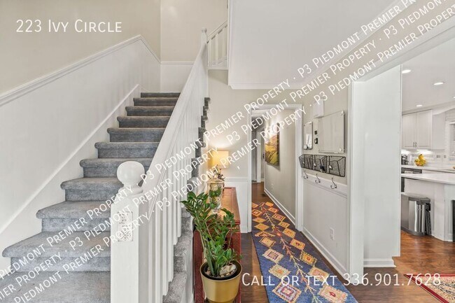 Building Photo - 223 Ivy Cir