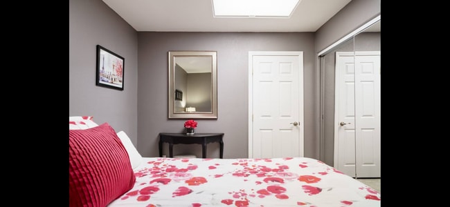 Building Photo - 436 Sierra Madre S