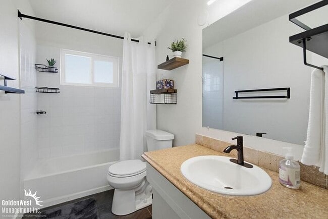 Building Photo - Charming 2Bdm 1Ba Home in Excellent Imperial Beach Location!