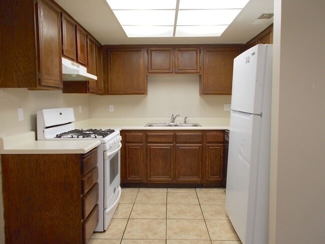 Building Photo - Charming Two-Story Townhome with 2 Bedrooms & 2 Bathrooms