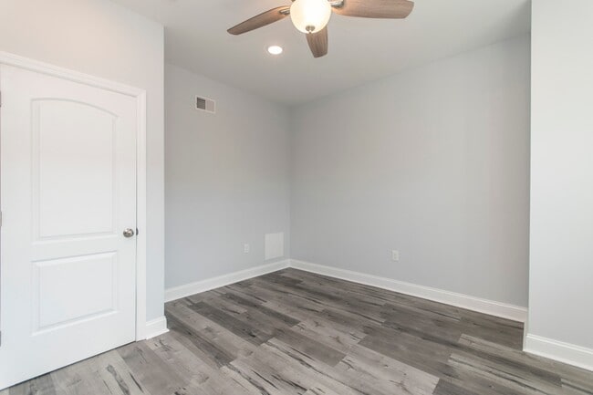 Building Photo - Recently renovated home in South West Phil...